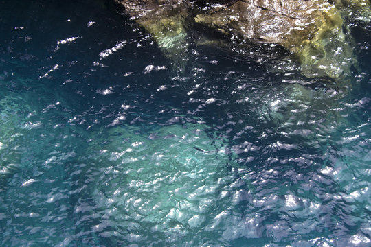 água do mar azul e transparente