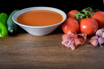 Gazpacho saludable para beber fresco en verano