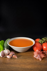 Gazpacho saludable para beber fresco en verano