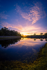 Obraz premium View of sunrise near a lake