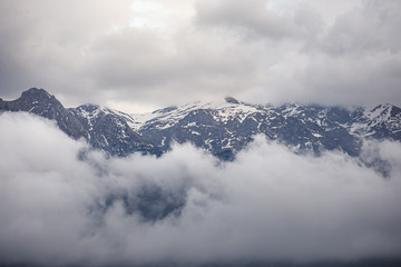 Obraz na płótnie Canvas Mountain peaks in clouds