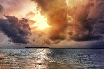 Obraz na płótnie Canvas Cloudy weather at tropical beach