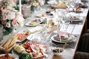 linen textile. Decorated table, a plate of neatly arranged napkin, fork and knife.