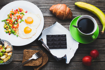 Coffee in a green mug on wooden surface