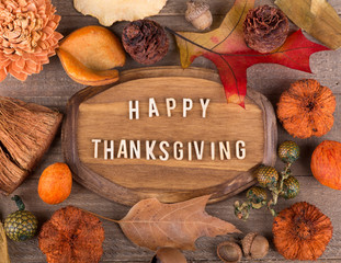  Happy Thanksgiving Plaque Bordered With Autumn Decor