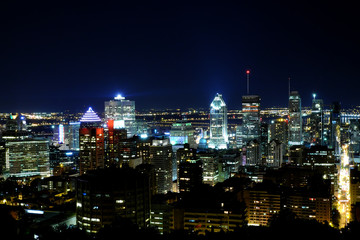 Fototapeta na wymiar Night in Montreal