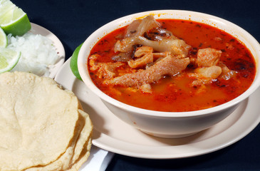 Menudo con pata y tortillas