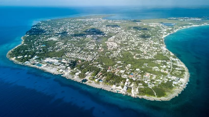 Deurstickers Seven Mile Beach, Grand Cayman Luchtfoto van Grand Cayman-eiland in de Caraïben