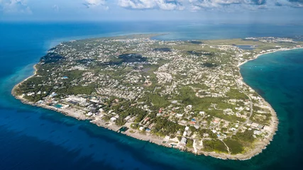 Poster Eiland Luchtfoto van Grand Cayman-eiland in de Caraïben