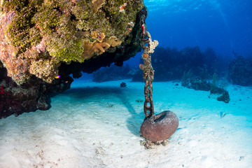 An anchor chain from a cruise ship carelessly dropped causing damage to an otherwise healthy tropical coral reef. Careless dropping of anchor is a serious threat to shallow water reef around the world - obrazy, fototapety, plakaty