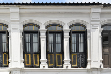 Obraz premium Local style window in Phuket old town, Thailand