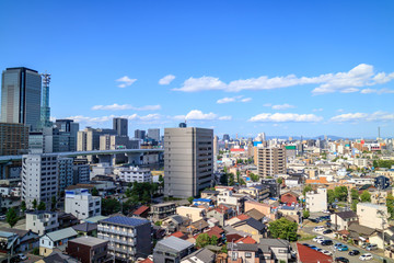 青空と雲と名古屋の街並み