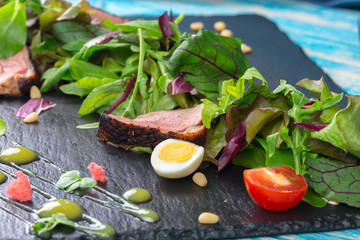 vegetable salad with grilled meat