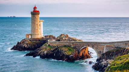 View of the lighthouse Phare du Petit Minou in Plouzane, Brittany (Bretagne), France. - obrazy, fototapety, plakaty