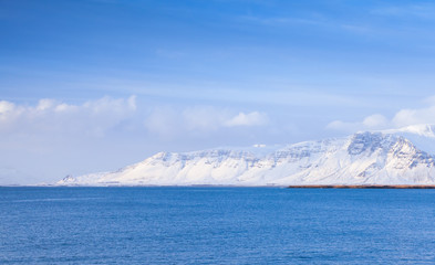 Fototapeta na wymiar Icelandic coastal landscape with snowy mountains