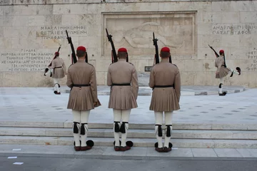 Foto op Canvas Evzoni guard in front of the Greek parliament, Athens © Miroslav110