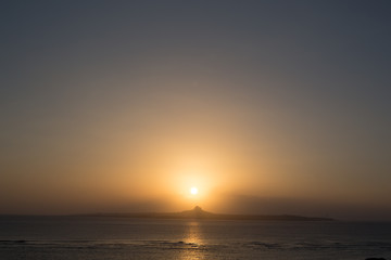 夕焼け　沖縄の海