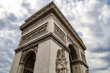 Fototapeta na wymiar Cloudy sky over the Arc de Triomphe
