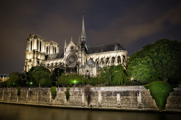 Fototapeta na wymiar Notre Dame Cathedral at dusk in Paris, France