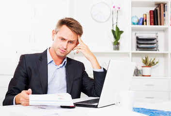Naklejka premium Man sitting at working and having work troubles
