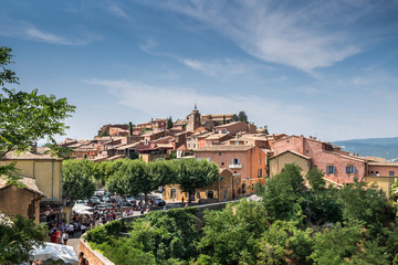 Fototapeta na wymiar Panoramic view on village of Roussillon, Provence, France
