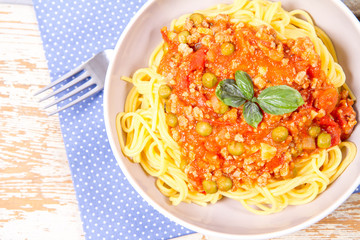 Gluten-free Spaghetti bolognese with pea (corn and rice pasta)