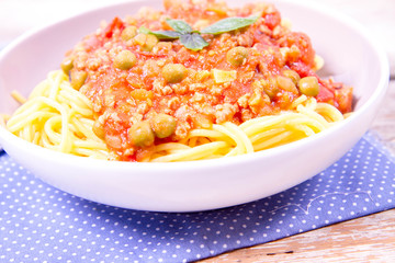 Gluten-free Spaghetti bolognese with pea (corn and rice pasta)