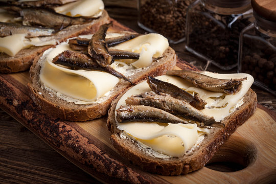 Sandwich with sprats and cheese.