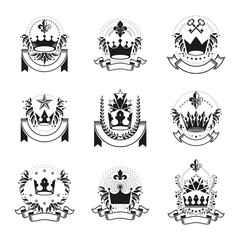 Fototapeta premium Zestaw emblematów koron cesarskich. Heraldyczny herb, kolekcja logo vintage wektor.