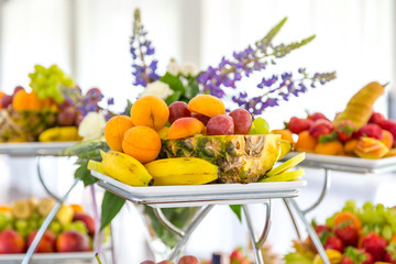 Obraz na płótnie Canvas sliced fruit on the buffet table. Healthy food and tasty fruit