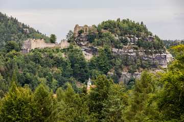 Obraz premium the ruins of the monastery and the castle in Oybin, Germany