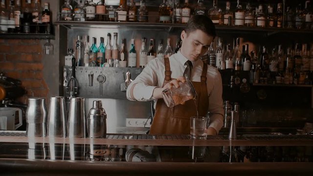 The bartender makes a cocktail