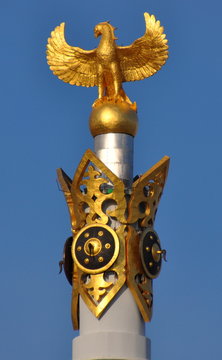 Monument Kazak Eli auf dem Unabh&auml;ngigkeitsplatz von Astana