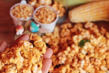 Obraz premium Popcorn with butter and fresh corn cob