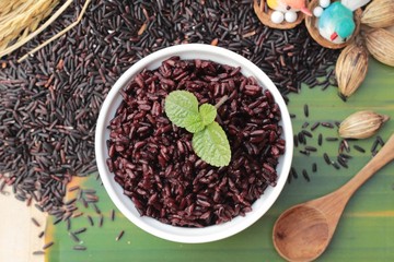 cook black rice and raw organic riceberry rice