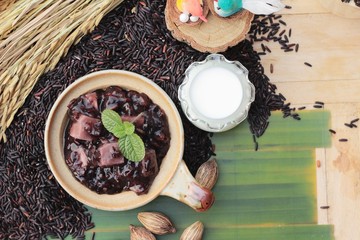 Sticky rice black with coconut milk and raw black rice