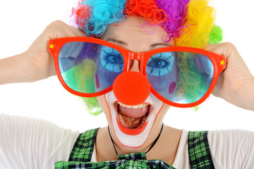 Clown mit Brille zu Fasching oder Karneval ist lustig und albern
