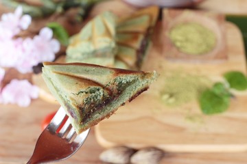 Green tea cake sandwich and green tea powder
