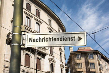 Obraz premium Schild 242 - Nachrichtendienst