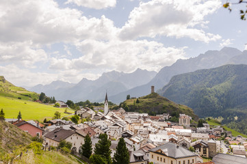 Ardez, Dorf, Ruin, Steinsberg, Burgruine, Kirche, Engadinerhäuser, Engadin, Inn, Unterengadin,...