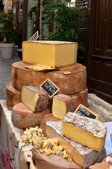vente de fromage au marché d'Aubenas