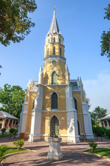 Fototapeta na wymiar Church wat Niwet Thamma Prawat in Ayutthaya
