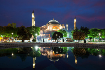 Fototapeta na wymiar Hagia Sophia in Istanbul at night, Turkey