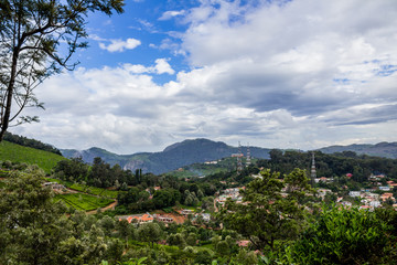 Fototapeta na wymiar City with mountains in the background