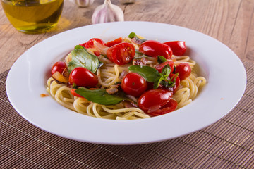 Spaghetti with cherry tomatoes