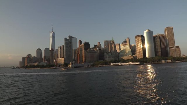 4K Lower Manhattan New York 2017 Evening from East River 04