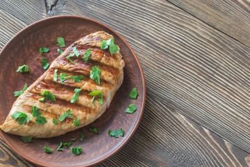 Grilled turkey breast with parsley