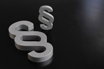 Paragraph, Recht, Gesetz, Urteil, Rechtsprechung, Justiz, Rechtsgebiet, Paragraphen, symbolisch, Anklage, Staatsanwaltschaft, Richter, Gericht, Grundgesetz, BGB 