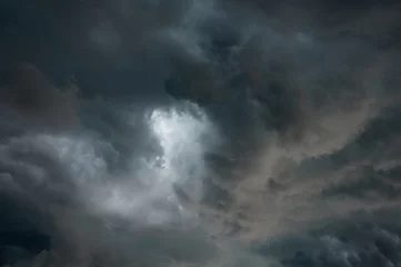 Crédence de cuisine en verre imprimé Ciel Stormy grey dramatic clouds in the sky before thunderstorm