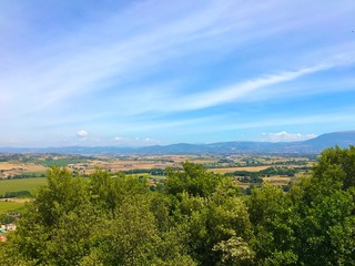 Fototapeta na wymiar Italian green fields view in Tuscany